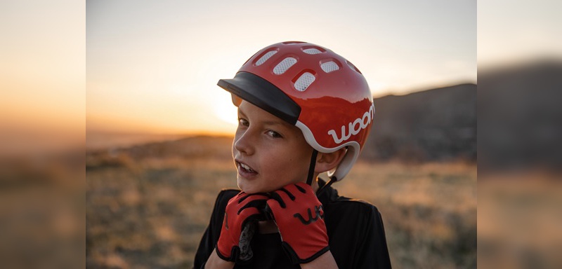 Das bestehende Sortiment bei Schutzausrüstung mit Helm und Handschuhe bekommt Zuwachs.