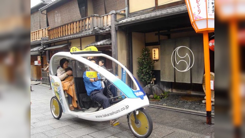 Velotaxi-Japan ist mit insgesamt 130 Fahrradrikschas in 25 Städten vertreten – und somit einer der wichtigsten Kunden des Berliner Velotaxi-Machers Veloform.
