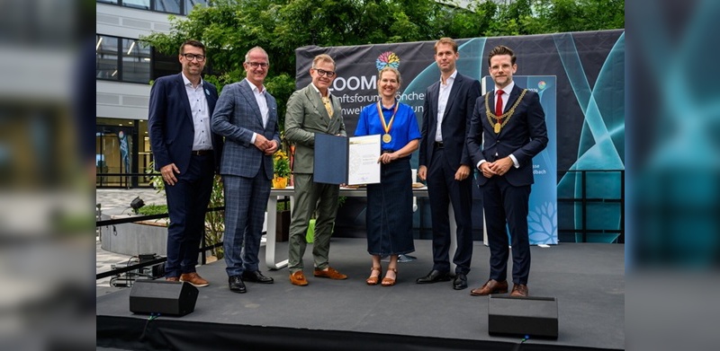 Foto: Carlos Albuquerque - Das Kuratorium der Goldenen Blume von Rheydt (von links nach rechts) mit Antje von Dewitz:  Friedhelm Lange (Marketing Gesellschaft Mönchengladbach), Ralf Grewe (Stadtsparkasse Mönchengladbach), Frank Kindervatter (NEW AG), Antje von Dewitz (VAUDE Geschäftsführerin), Jochen Burg (SMS group), Felix Heinrichs, Oberbürgermeister der Stadt Mönchengladbach
