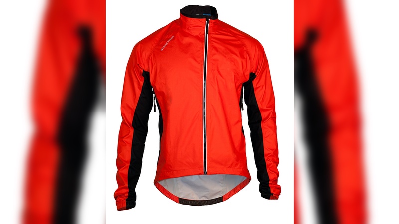 Die Rennrad-Jacke Spring Classic gibt es in Schwarz oder Rot.