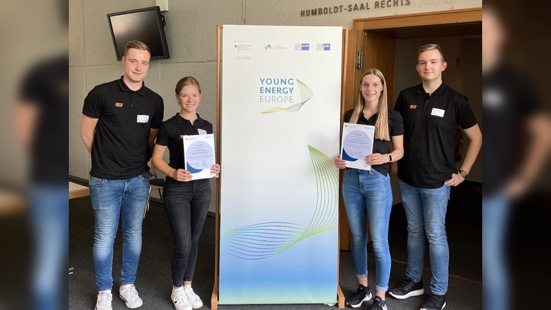 Die Energie-Scouts von SKS GERMANY bei der Besten-Ehrung in Berlin (v.l.n.r.): Henry Schmidt, Cara Siefert, Sophie Stachowicz, Jamie Green (es fehlt Björn Merten).