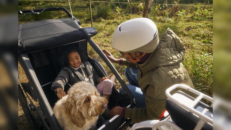 Der neue Croozer Yuuna - ein Transporter, der durch seine neuartige Vielseitigkeit die Antwort auf unterschiedlichste Transportanforderungen gibt: ob Kind, Hund oder Gepäck – man muss sich nicht mehr entscheiden.