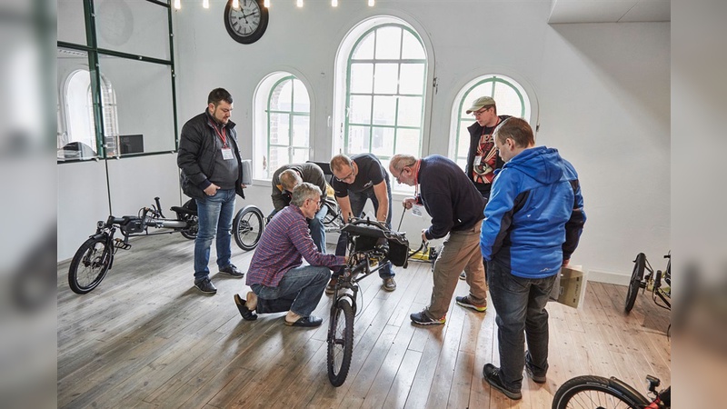 Auf dem Workshop werden die Hase Bikes genau unter die Lupe genommen.