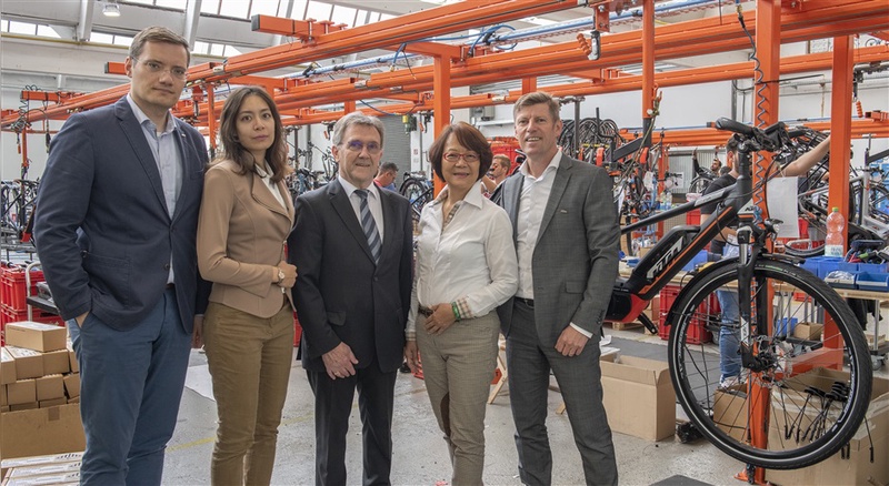 v.l. Gerold Grabner, Johanna Urkauf, Franz Leingartner, Carol Urkauf-Chen und Stefan Limbrunner - Foto: KTM Fahrrad