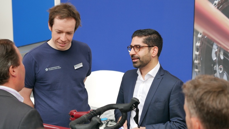 Wirtschaftsminister Kaweh Mansoori (rechts) mit Jan Paulus auf der Eurobike