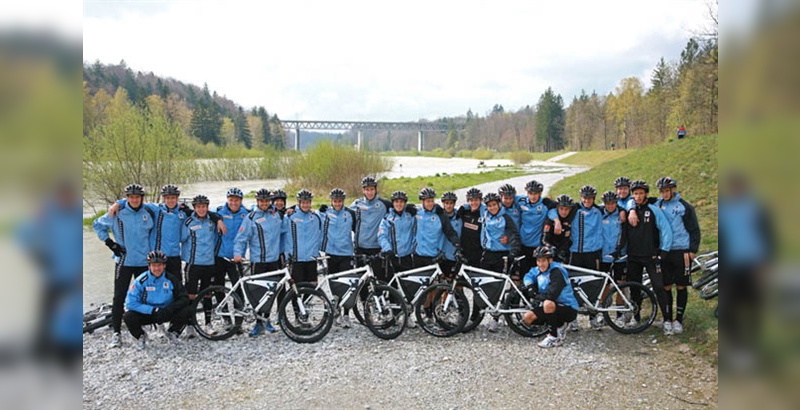 Der TSV 1860 München fährt künftig auf Additive Bikes ab.