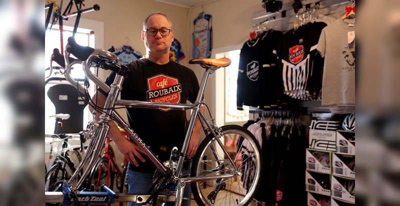 Dan Richter in seinem Bikeshop Cafe Roubaix Bicycles