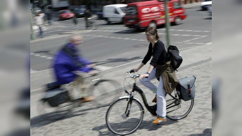 Nach Darstellung des Verkehrsjuristen Kay Nehm kümmere sich kaum ein Radfahrer um Verkehrsregeln.