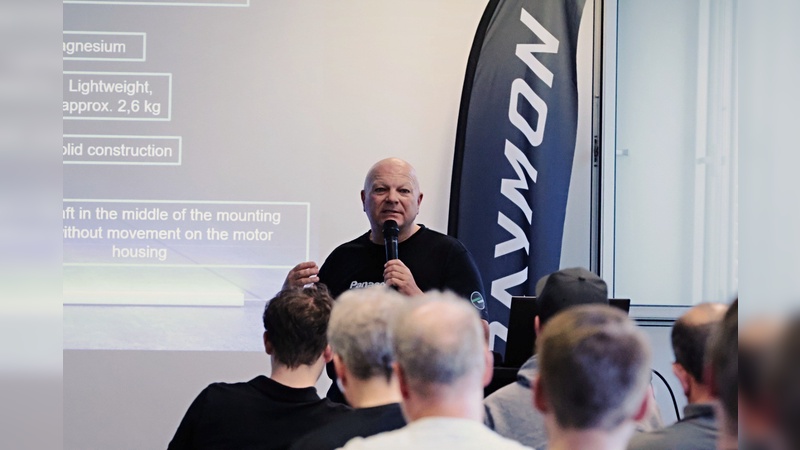 Jürgen Haumon bei der Händlerschulung zu Panasonic-Antrieben im Rahmen der Raymon Tech Days. Jürgen Haumon bei der Händlerschulung zu Panasonic-Antrieben im Rahmen der Raymon Tech Days.