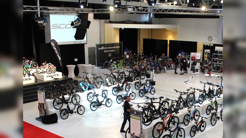 Der Hangar Crailsheim bildete einen gelungenen Rahmen für die Fahrradmesse.