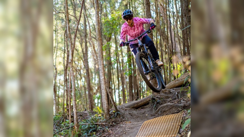 Farbenfrohe Bikewear für Mountainbikerinnen und Mountainbiker aus Australien.