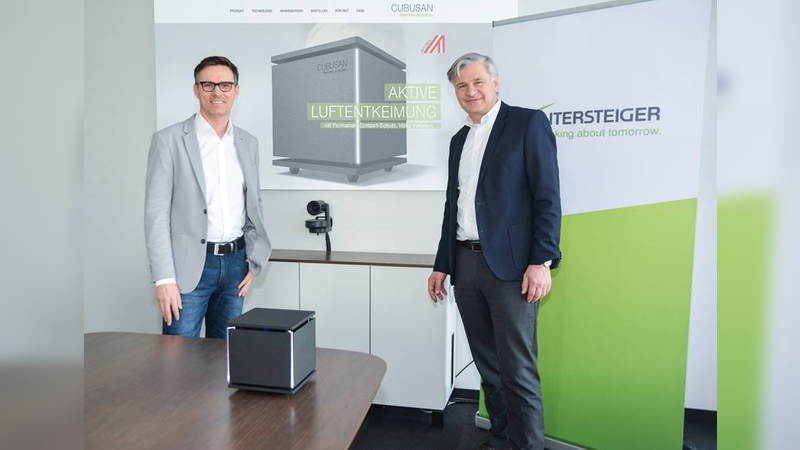 Wintersteiger CEO Dr. Florestan von Boxberg (rechts) und Daniel Steininger (General Manager) praesentieren Cubusan