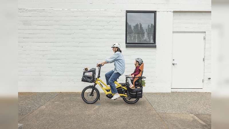 Foto: Tern Bicycles - Vorne Hund, hinten Kind plus Einkäufe: Das HSD erleichtert kleinen Familien den Cargobike-Alltag. Foto: Tern Bicycles - Vorne Hund, hinten Kind plus Einkäufe: Das HSD erleichtert kleinen Familien den Cargobike-Alltag.