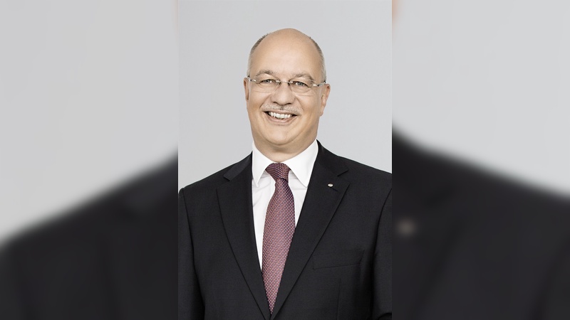 Wertgarantie-Vorstand Thomas Schröder freut sich über das beste Neukundengeschäft seit Firmengründung.