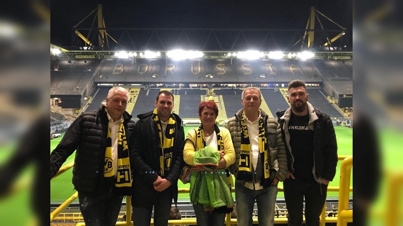 Willi Humpert (2. v. r.) ist bekennender Borussia Dortmund-Fan