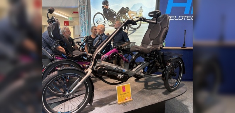 Foto: velobiz.de - das Highlight auf dem Eurobike-Stand: Das Sesselrad Delta tx mit einem umfangreichen Ausrüstungspaket