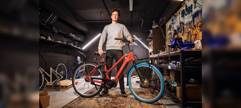 Das "Power 7"-E-Bike besitzt ebenfalls das auffällige blaue Vorderrad.