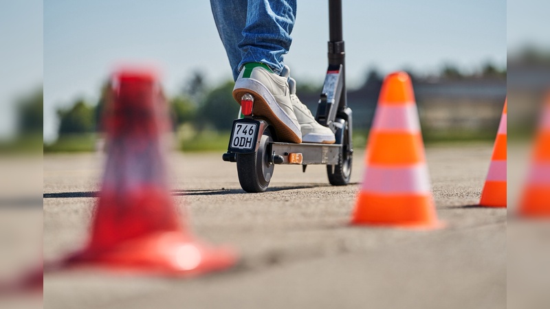 Der ADAC hat E-Scooter unter die Lupe genommen. 