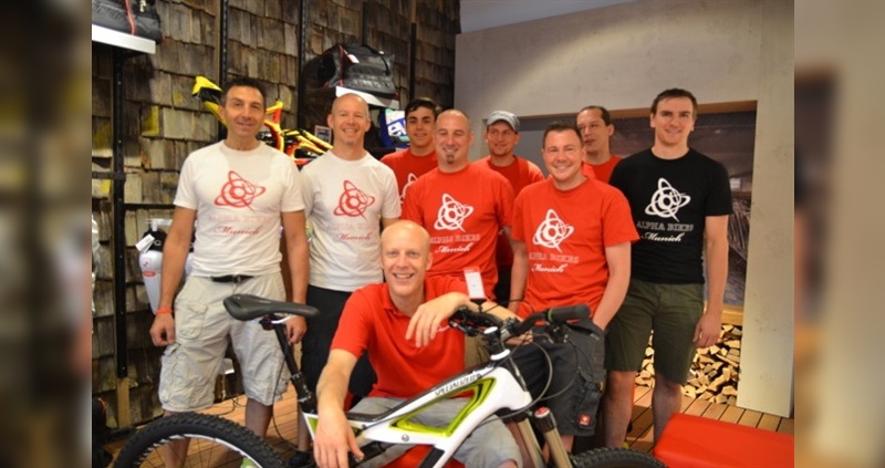 Das Alpha-Bikes-Team um Geschäftsführer Daiel Ciasto (2.v.l.)