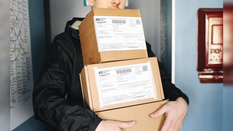 Paketzusteller haben immer mehr zu schleppen.