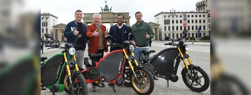 v.l.n.r.: Aaron Troschke (Entertainer und Business Angel eROCKIT), Andreas Zurwehme (Vorstand eROCKIT AG), Tushar Choudhary (CEO Motovolt), Max Kruse (Fußballprofi und Business Angel eROCKIT)