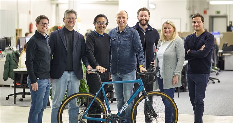 Gründer- und Führungsteams der Rose Bikes Schweiz AG, v.l.nr: Thomas Hetzert, Bernard Winterhalter, Carlos Friedrich, Thorsten Heckrath-Rose, Tim Böker, Stefanie Rose und Marcus Diekmann