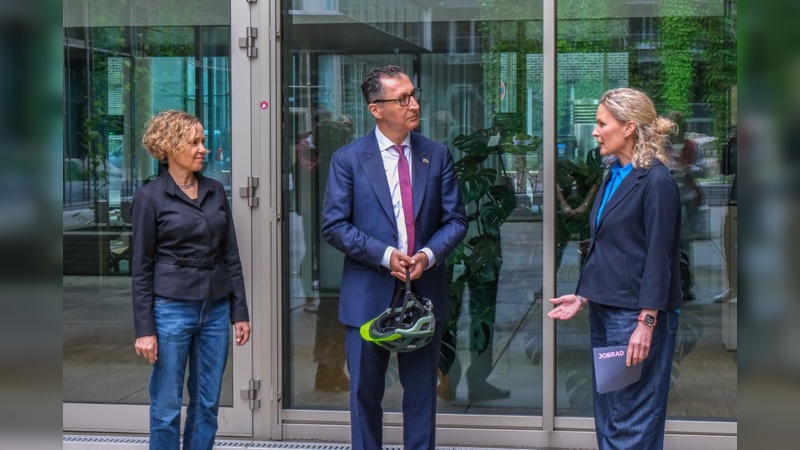 Foto: Jobrad GmbH - Cem Özdemir besuchte am Welttag des Fahrrad die Firma JobRad in Freiburg