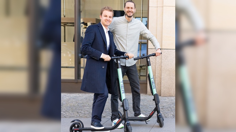 Nico Rosberg und TIER CEO Lawrence Leuschner - Foto: Tier Mobility
