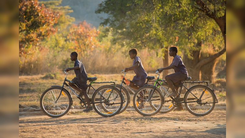 Die Buffalo Bikes genannten Lastenraeder stellt der World Bicycle Relief Fund Menschen in laendlichen Entwicklungsregionen zur Verfuegung.