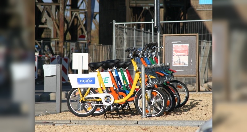 Mit einer Code-Karte können die Leihräder aus der Verleihstation genommen werden. (Foto: Schauff)