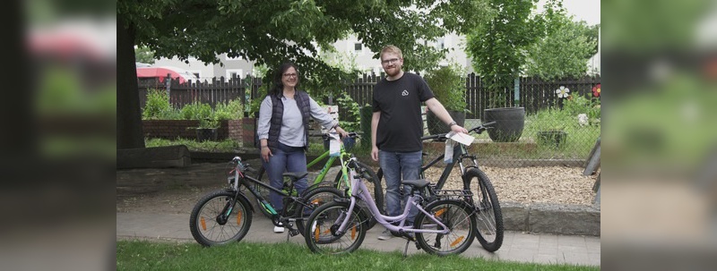 Madeleine Canlas, Leiterin Jugendberufshilfe bei SOS-Kinderdorf Nürnberg (links) und Jean-Marc Dupont, Sustainability Manager bei BusinessBike (rechts)