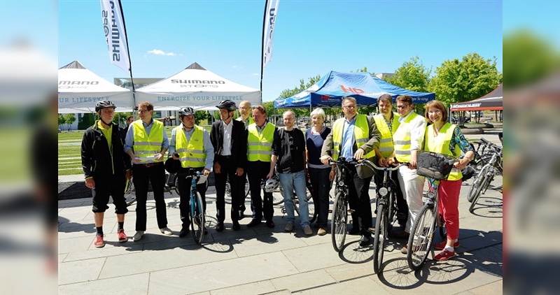 Die Teilnehmer der Parlamentarischen Fahrradtour