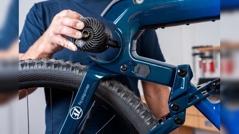 Foto: ZF - Die Zentraleinheit des ZF Bike Eco Systems lässt sich mit wenigen Handgriffen ein- und ausbauen. 