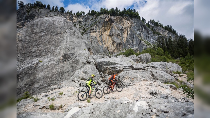 Die E-MTBs erobern jetzt auch die Berge.