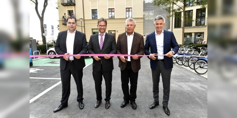 Bei der Eröffnung (von links): Ingo Wortmann, Florian Pronold, Dieter Reiter, Peter Schwarzenbauer.