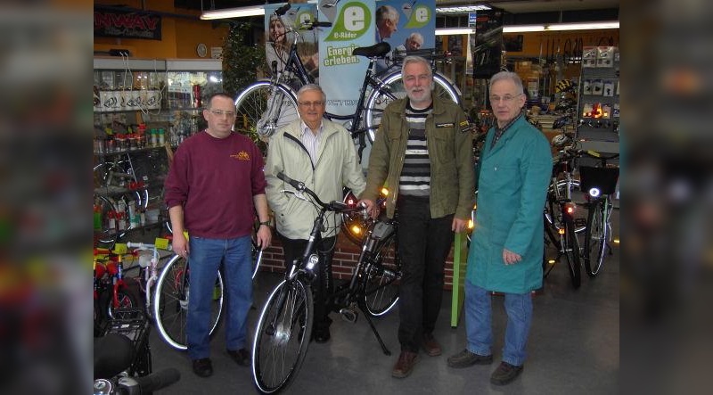 Theo Zwanziger holt sich im E-Punkt in Limburg sein Victoria-E-Rad