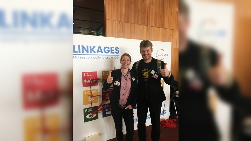 Antje von Dewitz, Geschäftsführerin Vaude, und Christian Felber, Gründer der Gemeinwohl-Ökonomie (GWÖ), bei der Konferenz der UN-Wirtschaftskommission.