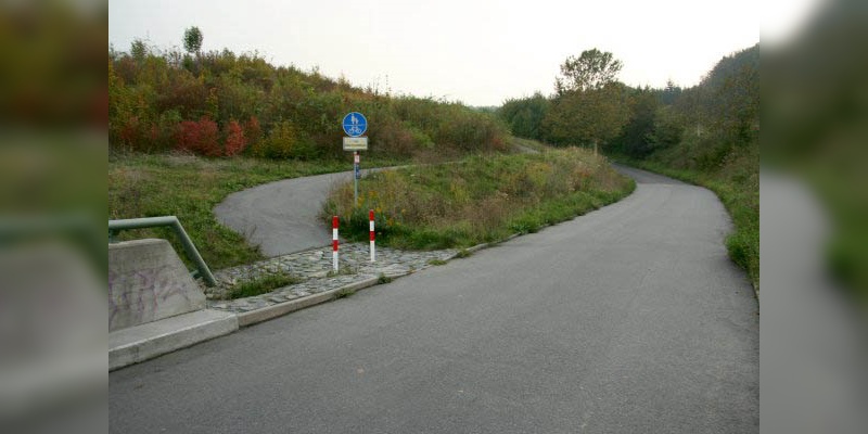 Diese gefährlicher Radweg ist die Auszeichnung "Goldener Pannenflicken" wert.