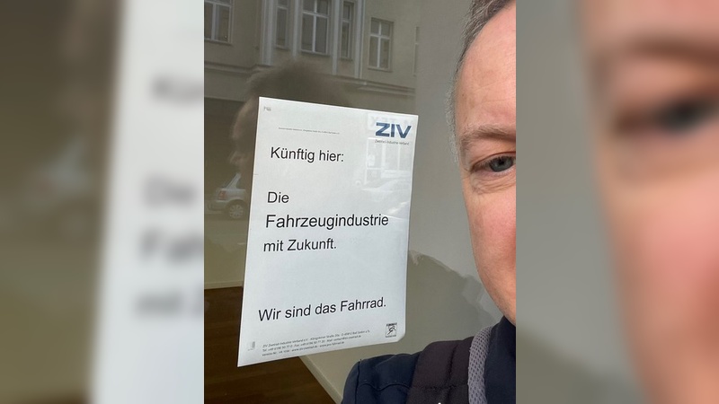 Der ZIV staht mit einer Geschaeftsstelle in Berlin in den Startloechern. Der ZIV staht mit einer Geschaeftsstelle in Berlin in den Startloechern.