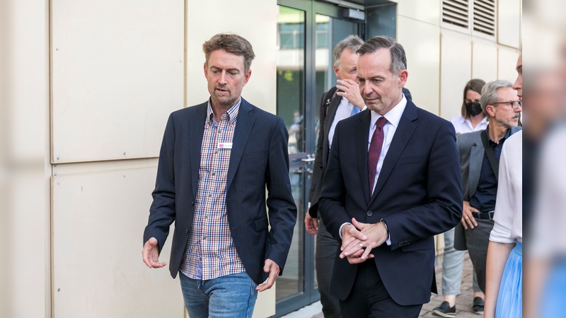Stefan Reisinger, Fairnamic GmbH und Dr. Volker Wissing, Bundesminister für Digitales und Verkehr Stefan Reisinger, Fairnamic GmbH und Dr. Volker Wissing, Bundesminister für Digitales und Verkehr
