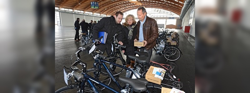von links nach rechts: Stefan Mittag (Leiter Finanzen und Administration), Anita und Michael Hartmann (Zentrale Dienste) von links nach rechts: Stefan Mittag (Leiter Finanzen und Administration), Anita und Michael Hartmann (Zentrale Dienste)