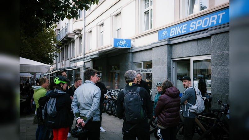 Foto: C Piarazzi - Start zum Moustache Community Ride bei Bike Sport in Stuttgart Foto: C Piarazzi - Start zum Moustache Community Ride bei Bike Sport in Stuttgart
