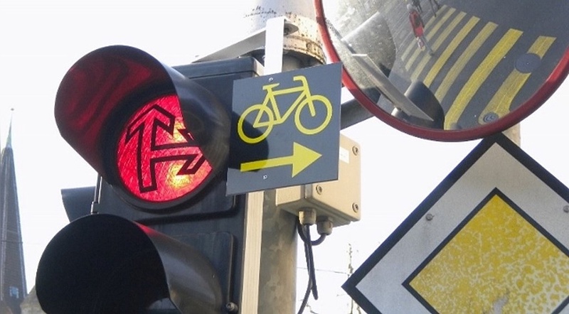 An diesen Ampeln dürfen Radfahrer auch bei Rotlicht rechts abbiegen.