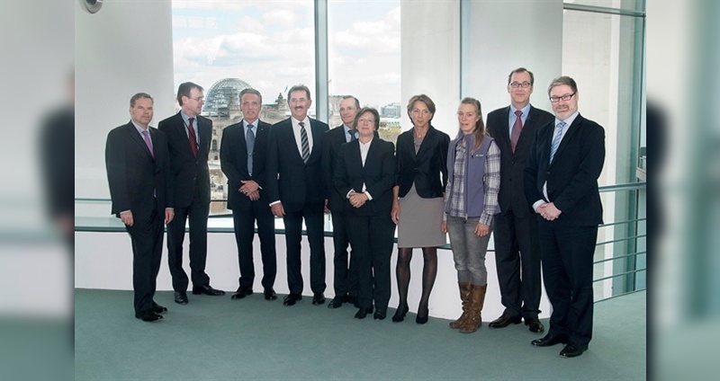 Marlehn Thieme (Vorsitzende des Rates für Nachhaltige Entwicklung, Vera Gäde-Butzlaff (Vorstandsvorsitzende Berliner Stadtreinigung), Hilke Patzwall ( VAUDE), Dr. Johannes Merck ( Otto Group), MinDir Prof. Dr. Lars-Hendrik Röller Marlehn Thieme (Vorsitzende des Rates für Nachhaltige Entwicklung, Vera Gäde-Butzlaff (Vorstandsvorsitzende Berliner Stadtreinigung), Hilke Patzwall ( VAUDE), Dr. Johannes Merck ( Otto Group), MinDir Prof. Dr. Lars-Hendrik Röller