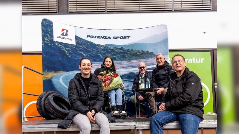 v.l.n.r. Denise Ulbrich (Leiterin Marketing und Kundenservice bei REIFF Süddeutschland Reifen und KFZ-Technik GmbH), Kristina Vogel (ehemalige Bahnradsportlerin), Thies Völke (Geschäftsführer bei REIFF Süddeutschland Reifen und KFZ-Technik GmbH), Matthias Eisentraut (Senior Manager Key Account & Development Bridgestone Central Europe) und Torsten Fröhlich (Leiter Geschäftsbereich NETTO Reifen.Räder.Discount)