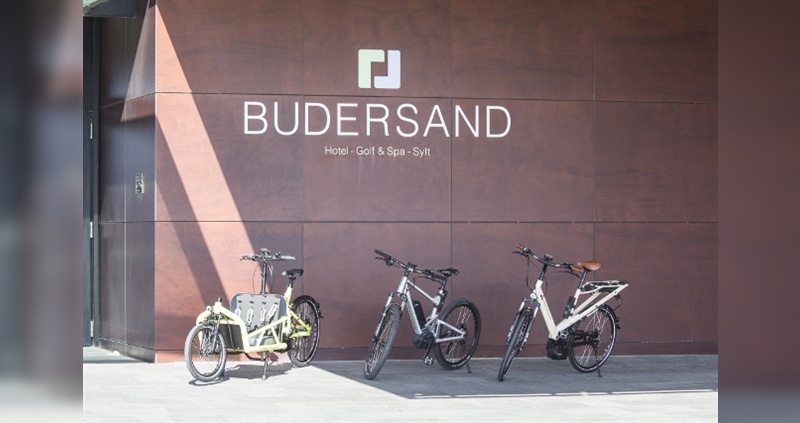 Riese & Müller mit dem Budersand-Hotel