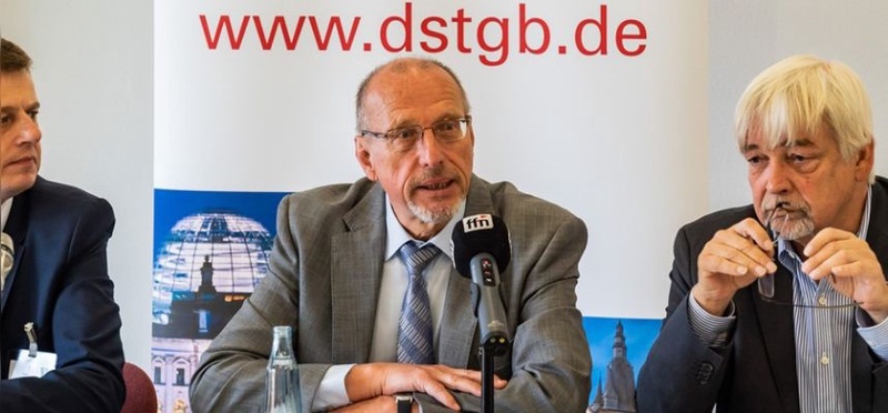 Timm Fuchs, DStGB-Beigeordneter für Vekehr, Roland Schäfer, Erster Vizepräsident des DStGB und Bürgermeister von Bergkamen, Rolf-Georg Köhler, Oberbürgermeister von Göttingen (von links). Timm Fuchs, DStGB-Beigeordneter für Vekehr, Roland Schäfer, Erster Vizepräsident des DStGB und Bürgermeister von Bergkamen, Rolf-Georg Köhler, Oberbürgermeister von Göttingen (von links).