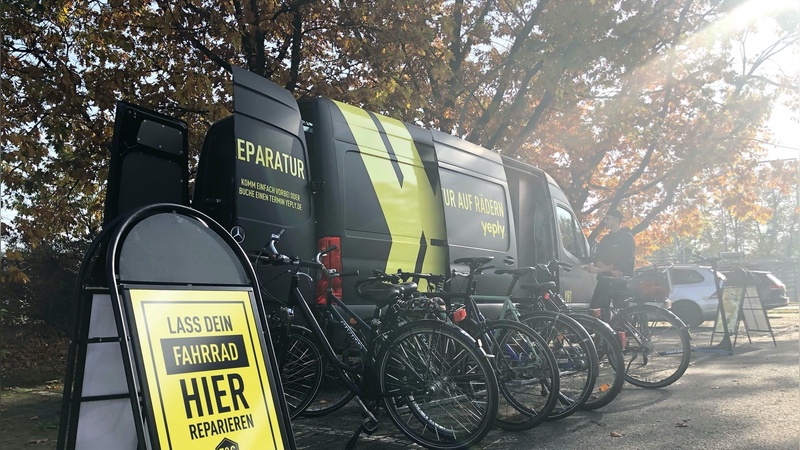 Die schwarz-gelben Vans touren künftig auch durch Düsseldorf.