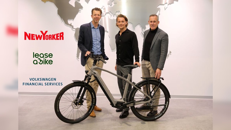 Foto: Lease a bike - Christian Dahlheim (zukünftiger CEO Pon Holdings, Mutterkonzern von Lease a Bike), Jonas Gnauck (Vorstand NEW YORKER), Anthony Bandmann (Vorstandsvorsitzender Volkswagen Financial Services AG) - von links nach rechts