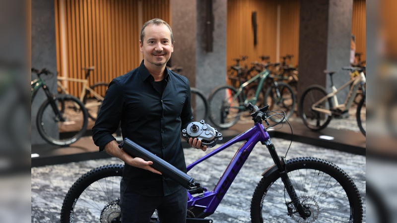 Foto: Kellys Bicycle - CEO Michal Divinec präsentiert das E-Bikesystem MAXXPRO